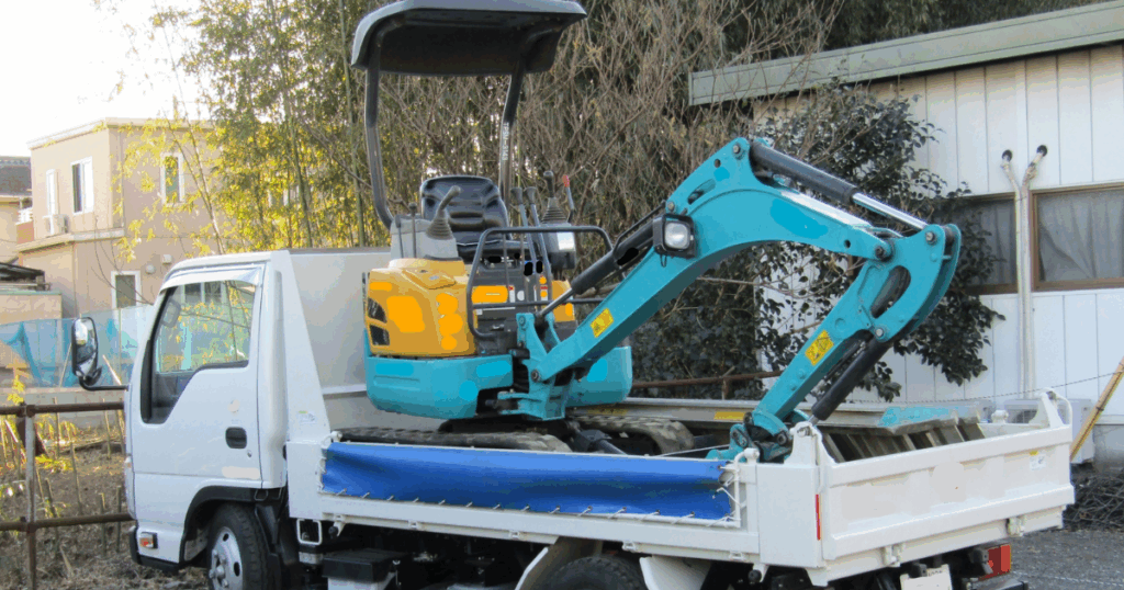 小型移動式クレーン運転士免許取得方法｜受講資格と講習内容、修了証取得の流れのアイキャッチ画像です。