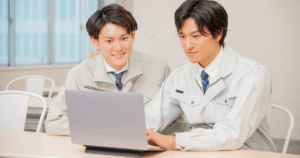 職長教育をオンライン講習で受ける利用メリット｜現場の負担を減らす学び方をわかりやすく解説のアイキャッチ画像です。