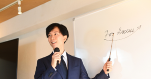 外国語対応の技能講習を受ける前に知っておきたいポイント｜英語対応・通訳・理解度サポートを解説のアイキャッチ画像です。