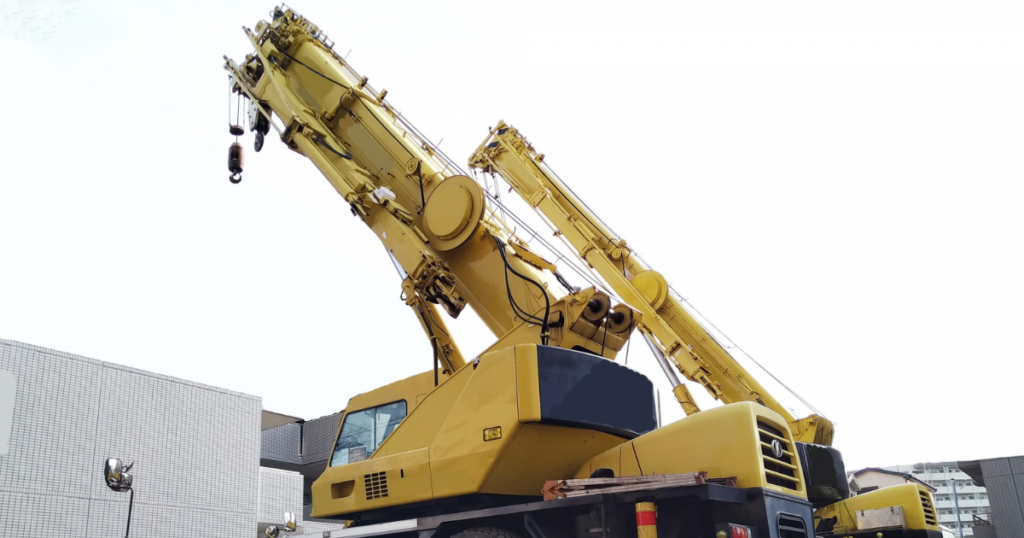 クレーン免許を持っている場合、玉掛け技能講習は必要?免除・時間短縮の考え方を解説のアイキャッチ画像です。