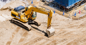 車両系建設機械の技能講習とは?資格区分と取得フローをわかりやすく整理のアイキャッチ画像です。