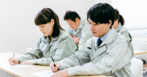 技能講習の持ち物まとめ|受付・学科・実技で必要な準備とはのアイキャッチ画像です。