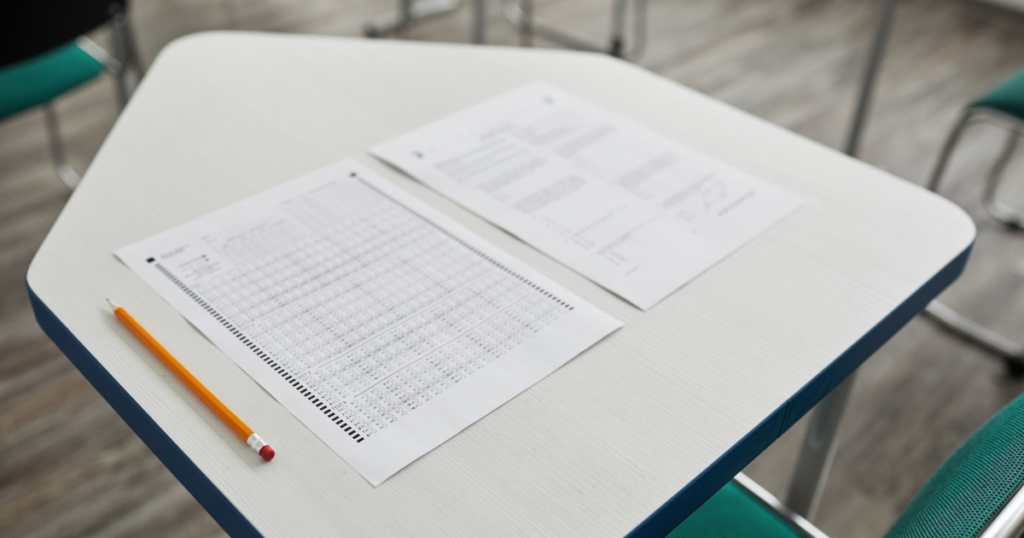 技能講習の難易度は高い?学科・実技試験の内容とポイントを解説のアイキャッチ画像です。