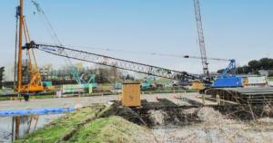 小型移動式クレーンはクレーン運転士免許を持っている場合でも運転できる?必要な講習と資格区分を解説